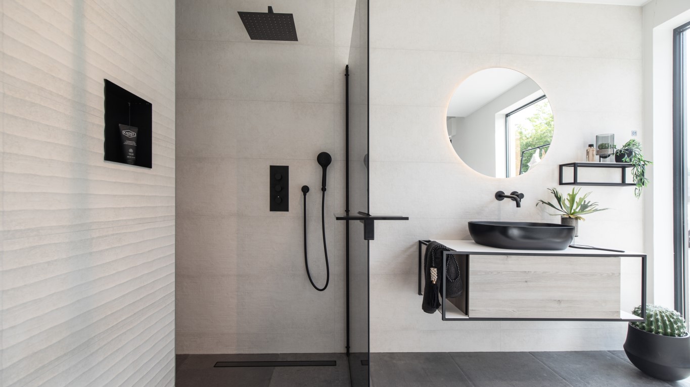 Showroom Plieger Arnhem 2021 ACO ShowerDrain C Colours Black 4